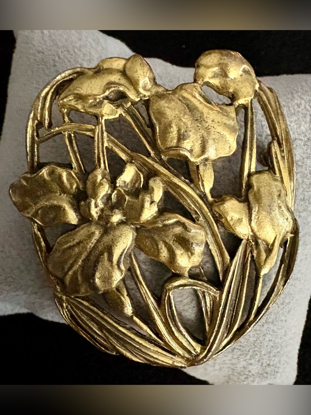Floral Gold-Tone Vintage Brooch - Artful Flower Design